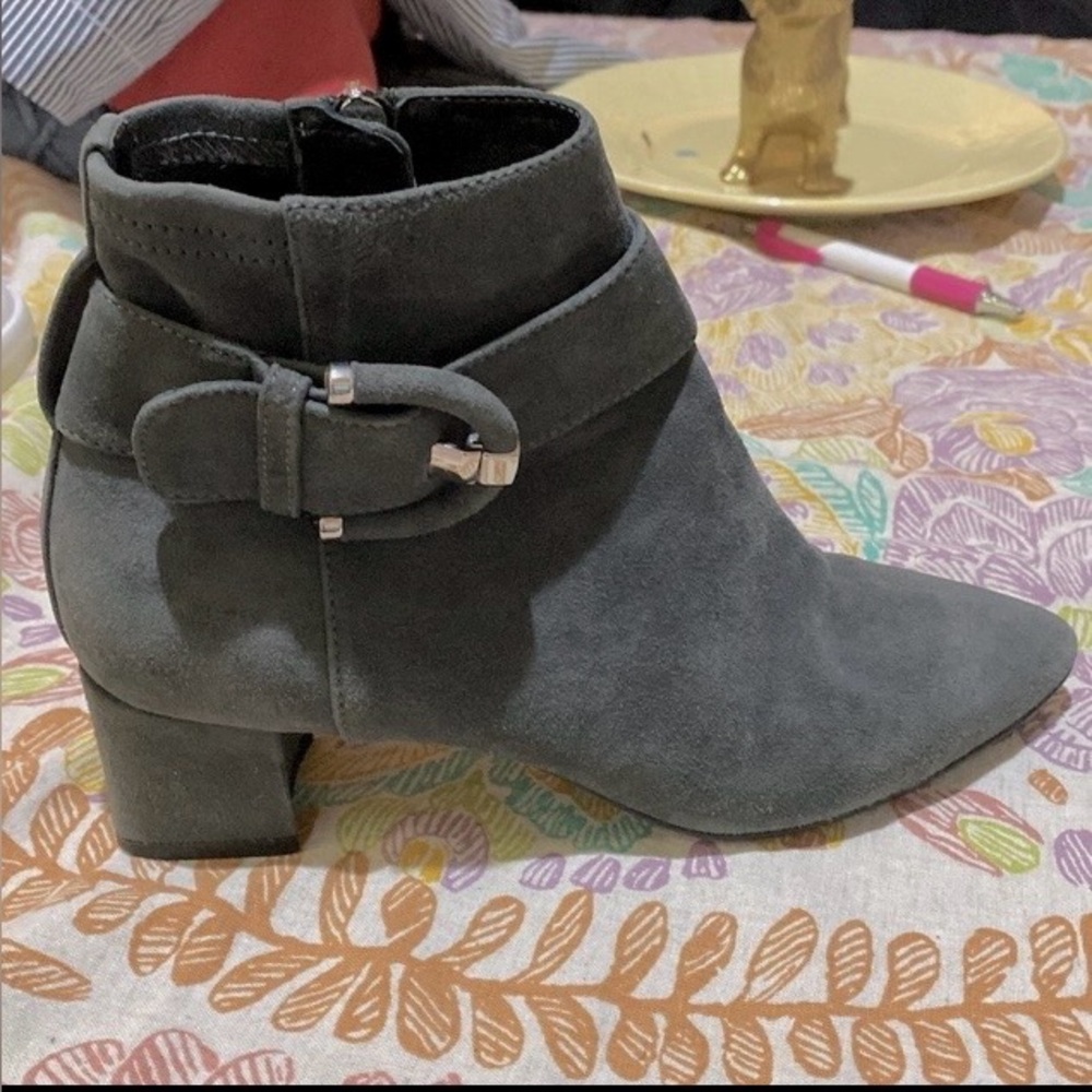 Aquatalia(IT)Grey suede boots, size 7. Zipper w/Buckle. 2.25 heel. Pointy Toe EC